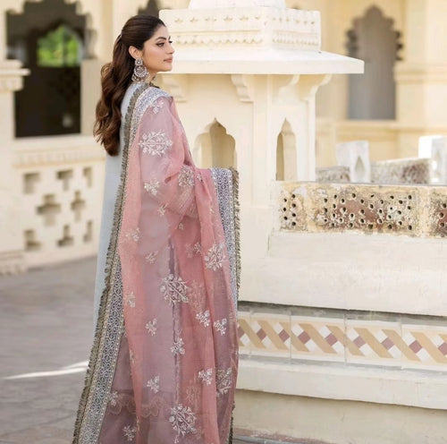 Imrozia Baad-E-Saaba Ready-to-Wear ROSHNI
Step into the celebration in style with this formal wedding attire (IMZ-0021)