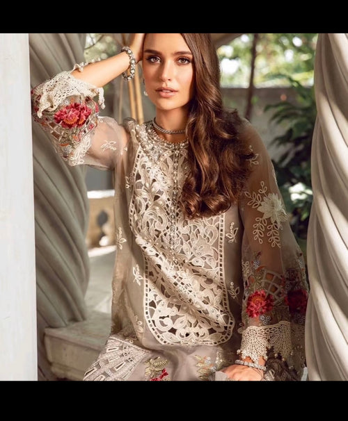 Maria B Luxury Lawn - Stunning
Outfit (MRB-0004)