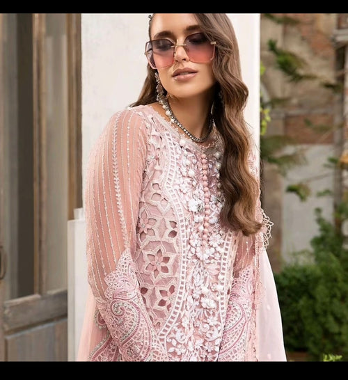 Maria B Luxury Lawn - Stunning
Outfit (MRB-0007)