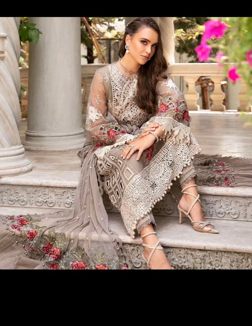Maria B Luxury Lawn - Stunning
Outfit (MRB-0004)