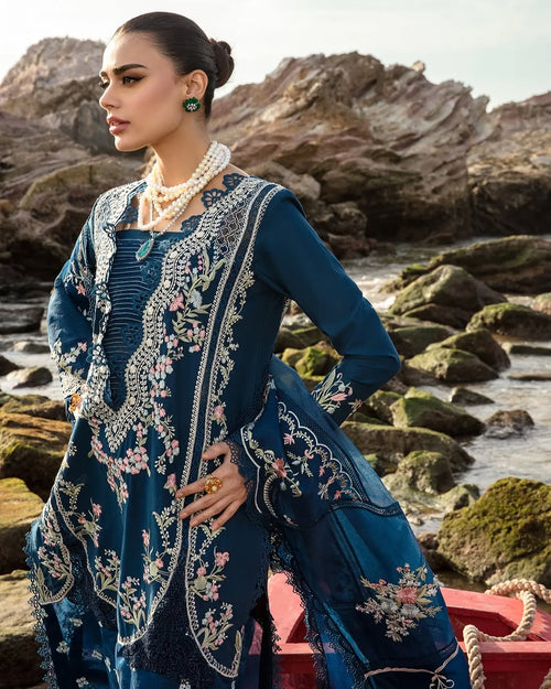 Saira Shakira Lolita in Lapis